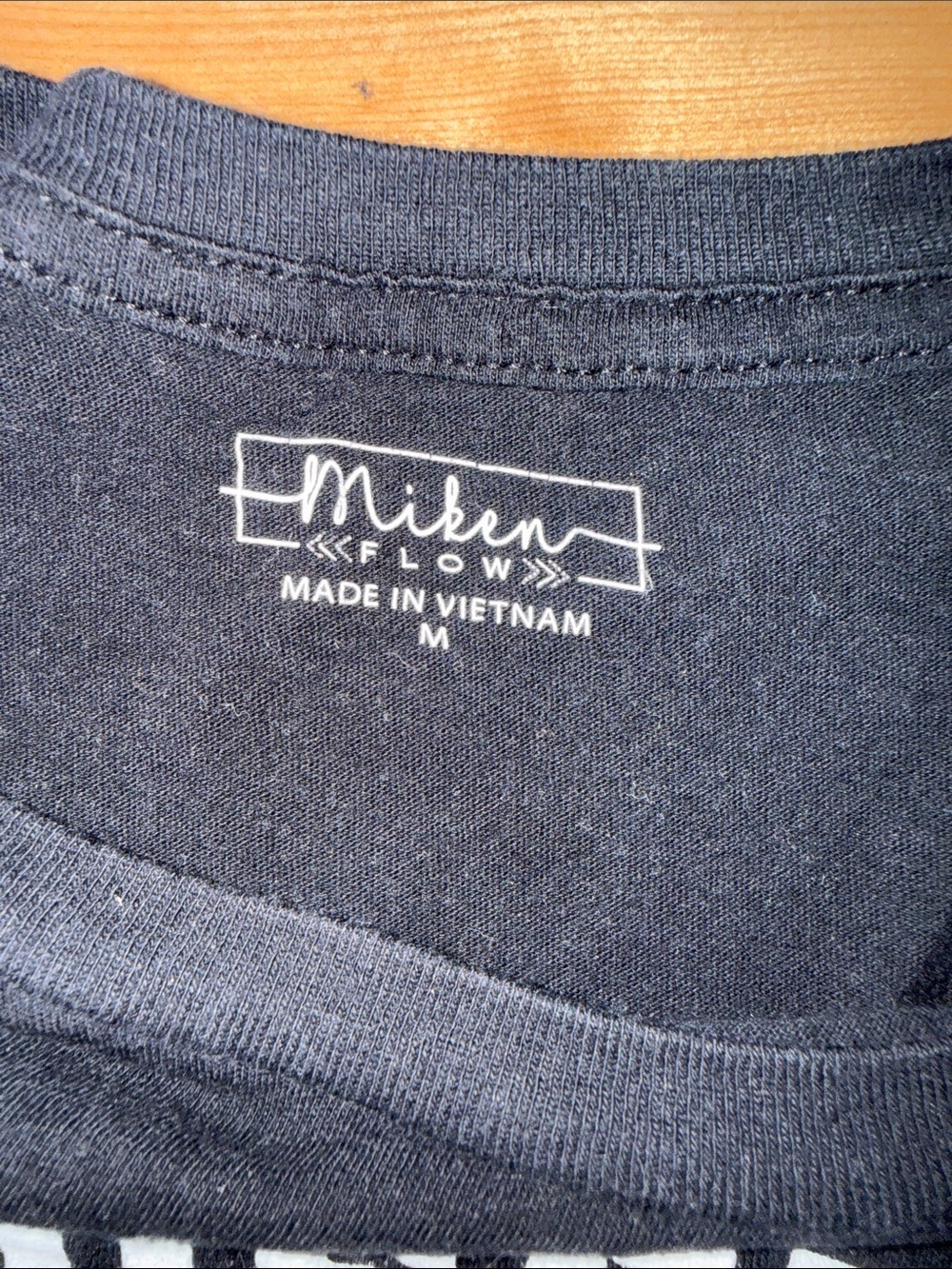 ‘Mindset Is Everything' Black Graphic Crop Tee M - Picture 2 of 3
